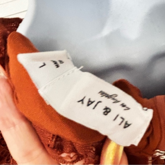 Ali & Jay Los Angeles lace ruffle stretch midi dress Large - Picture 7 of 9